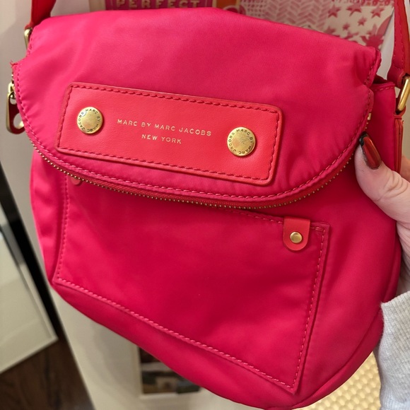MARC JACOBS NATASHA RED NYLON CROSSBODY BAG - Picture 5 of 11
